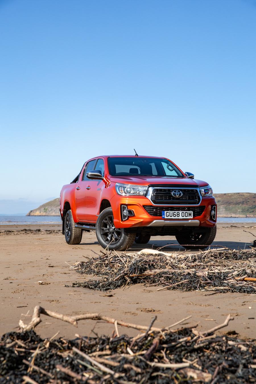  Toyota Hilux Invincible X Double Cab 2018 года  (UK) (фото 11 из 40)